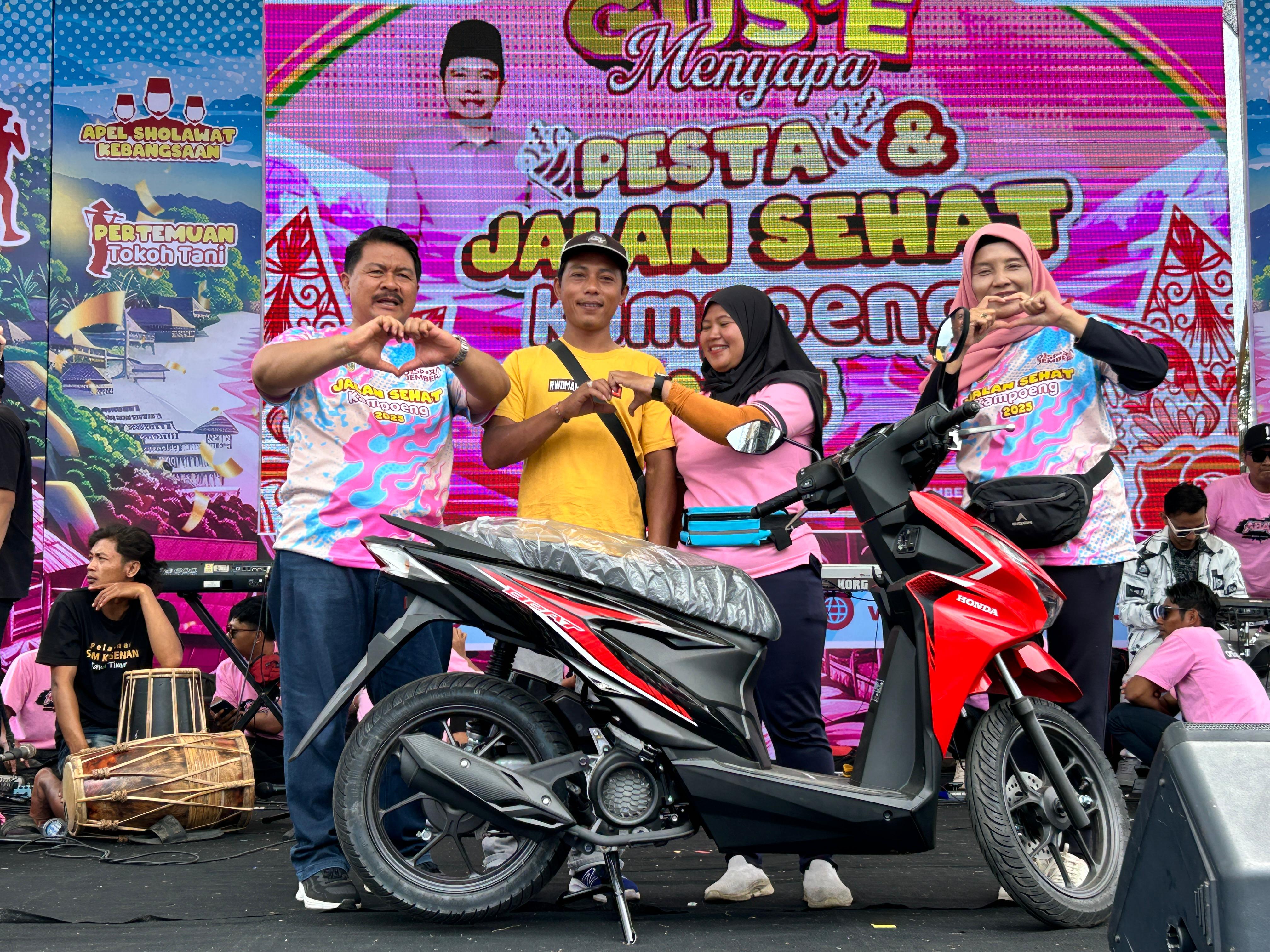 Penuh Keakraban dan Kebersamaan, Jalan Sehat dan Pesta Kampung Satukan Warga Jelbuk dengan Pemkab Jember