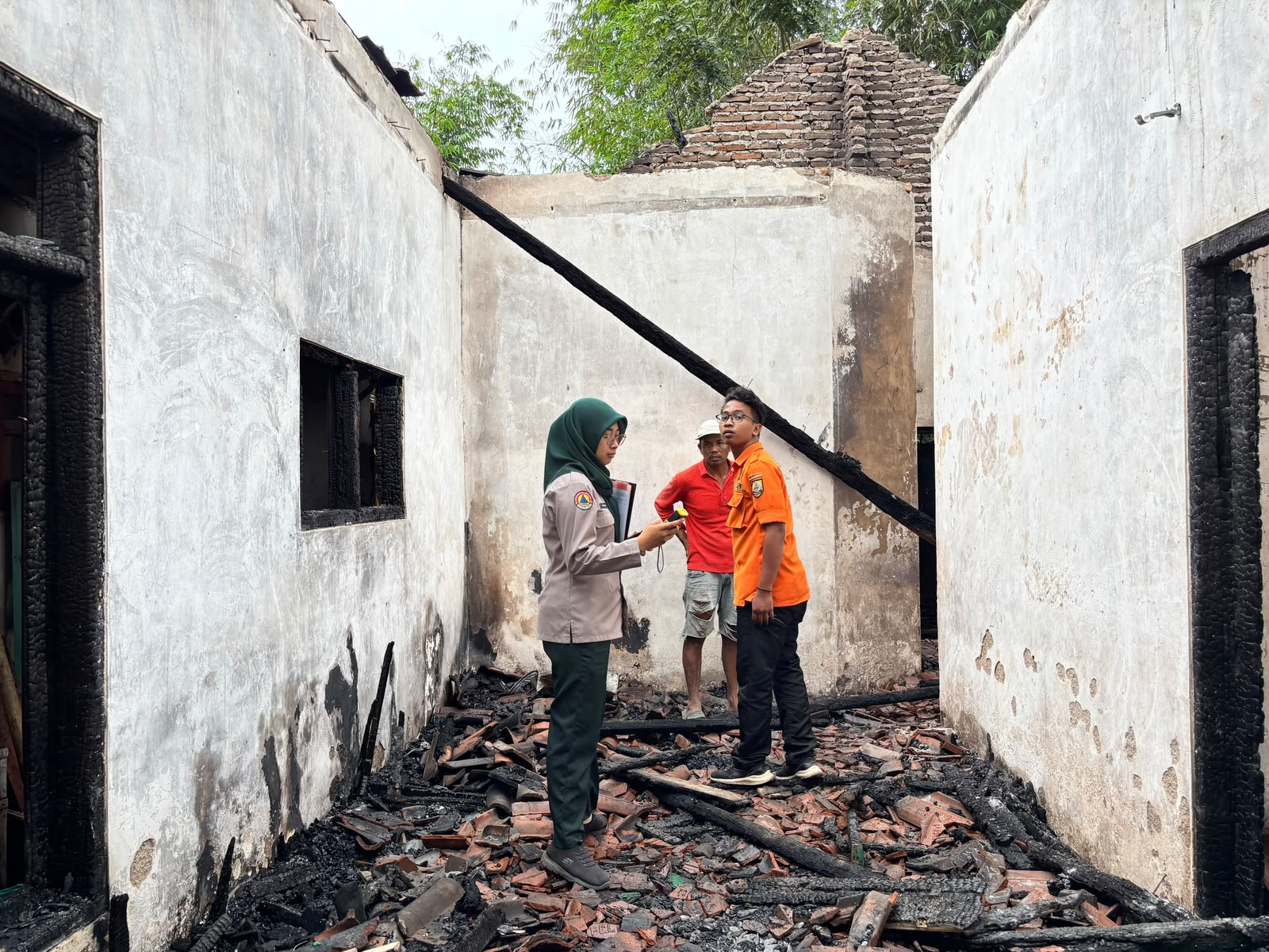Korsleting Saat Masak Nasi Picu Kebakaran Rumah di Mayang Jember, Atap Rusak dan Sejumlah Barang Ludes