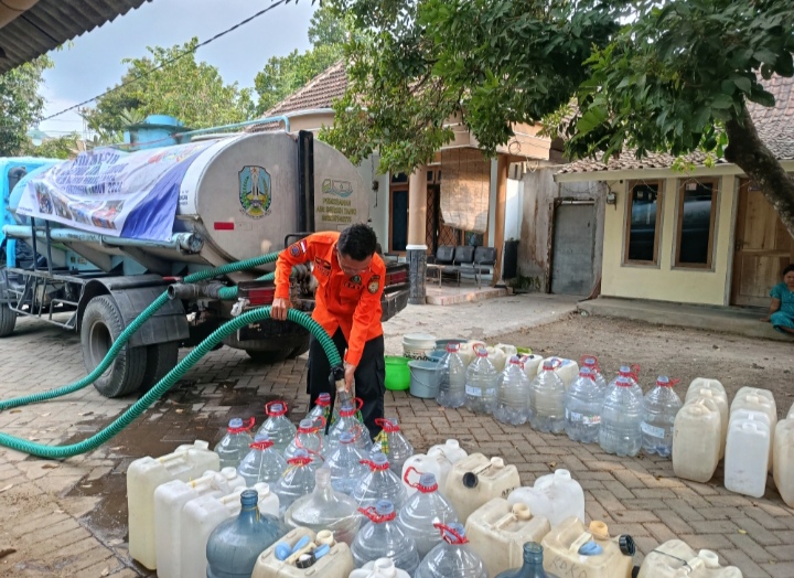 125.000 Liter Air Sudah Digelontorkan, Krisis Air Warga Sumberjeruk Jember Belum Usai