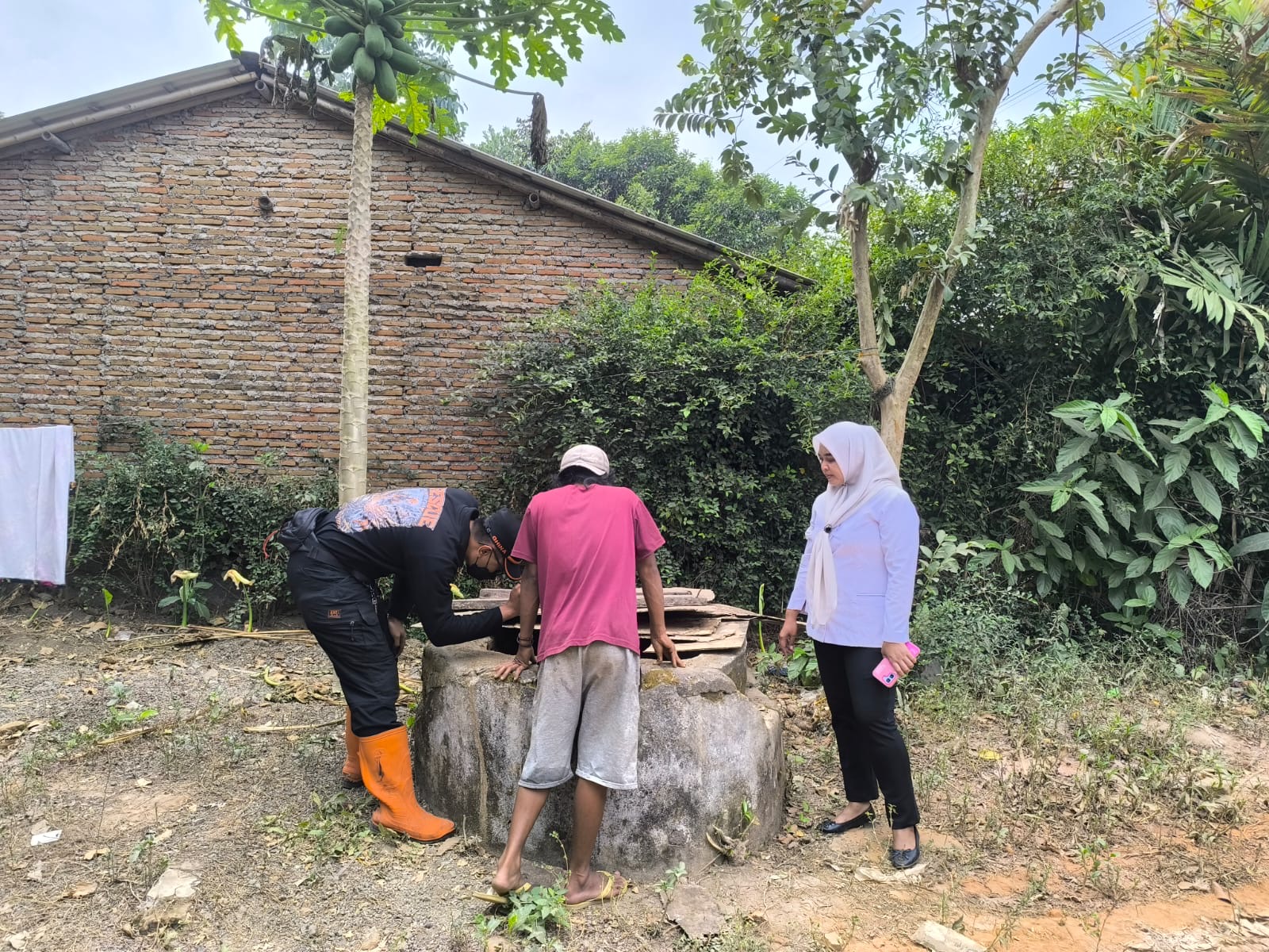     Air Mulai Menipis, BPBD Jember Temukan 90 Persen Sumur Warga Jatian Pakusari Hampir Kering