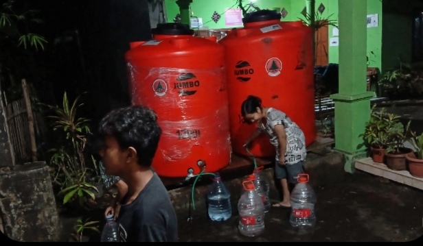 Kekeringan Melanda Antirogo, BPBD Jember Salurkan 5.000 Liter Air untuk 105 KK
