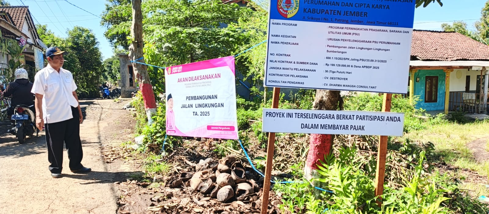 staf-kelurahan-slawu-tinjau-proyek-pavingisasi-gg-damai-warga-sambut-senang-akses-jalan-kini-lebih-baik-20251203