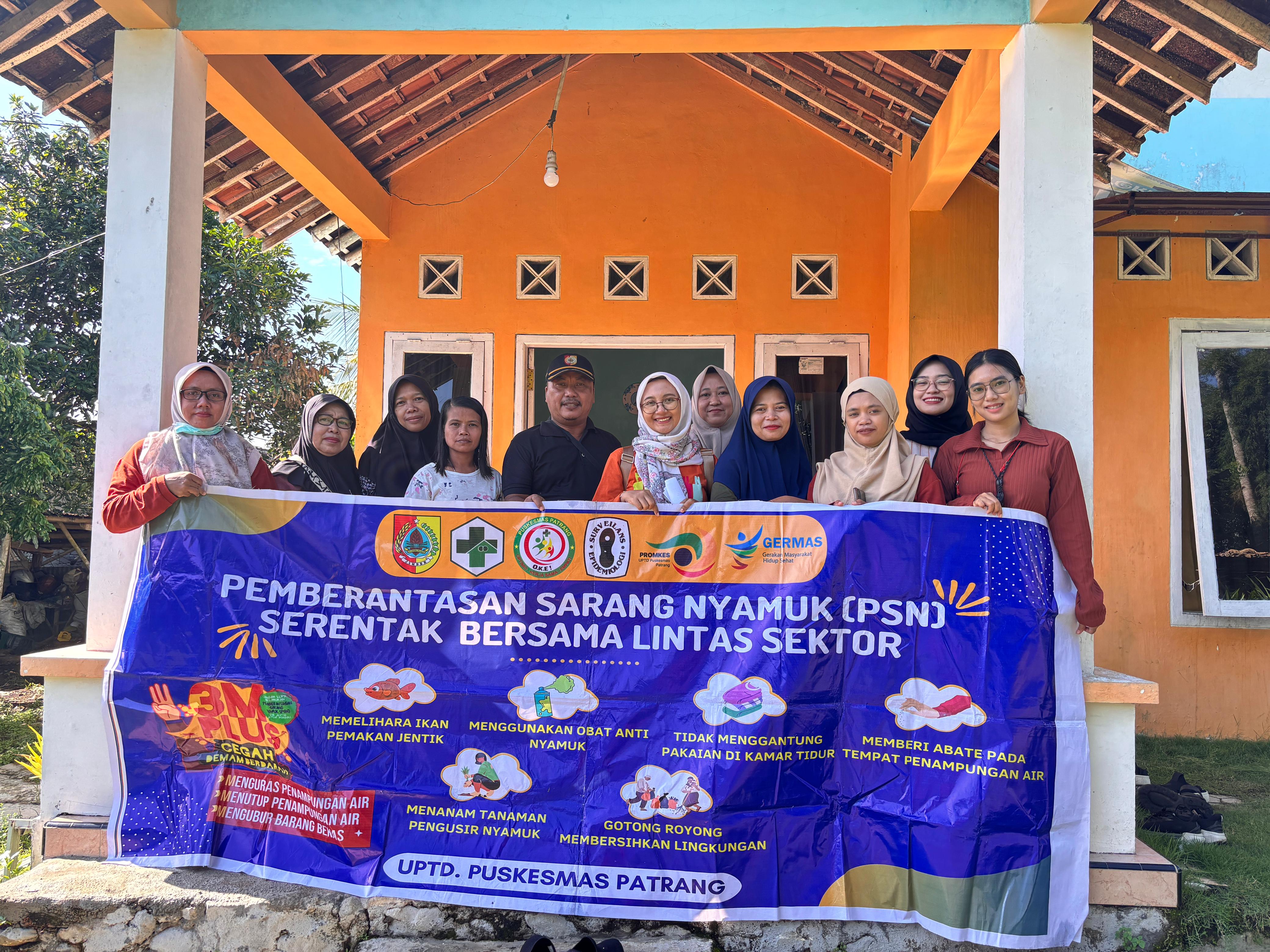 serbuan-artik-gebang-umumkan-perang-terhadap-nyamuk-psn-serentak-lintas-sektor-lurah-temukan-kisah-pilu-di-tengah-aksi-bersih-bersih-20251206