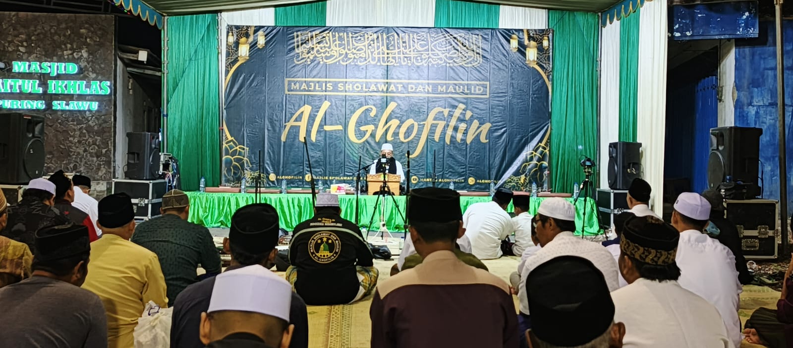 semarak-majlis-sholawat-al-ghofilin-di-poreng-slawu-ribuan-jamaah-larut-dalam-syair-cinta-rasul-20251210