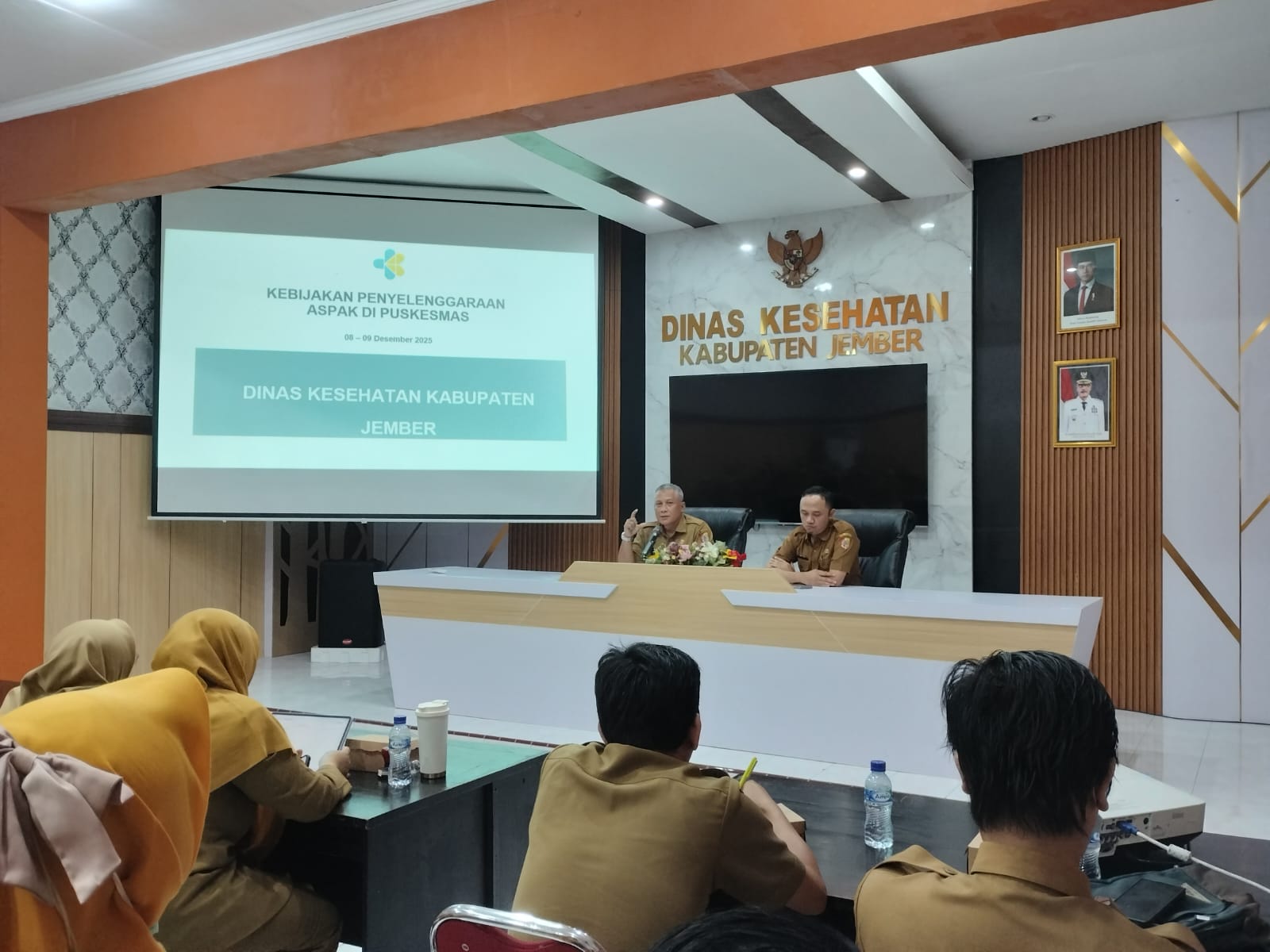 dinas-kesehatan-kabupaten-jember-gelar-rapat-koordinasi-dan-evaluasi-aspak-puskesmas-tahun-2025-20251215