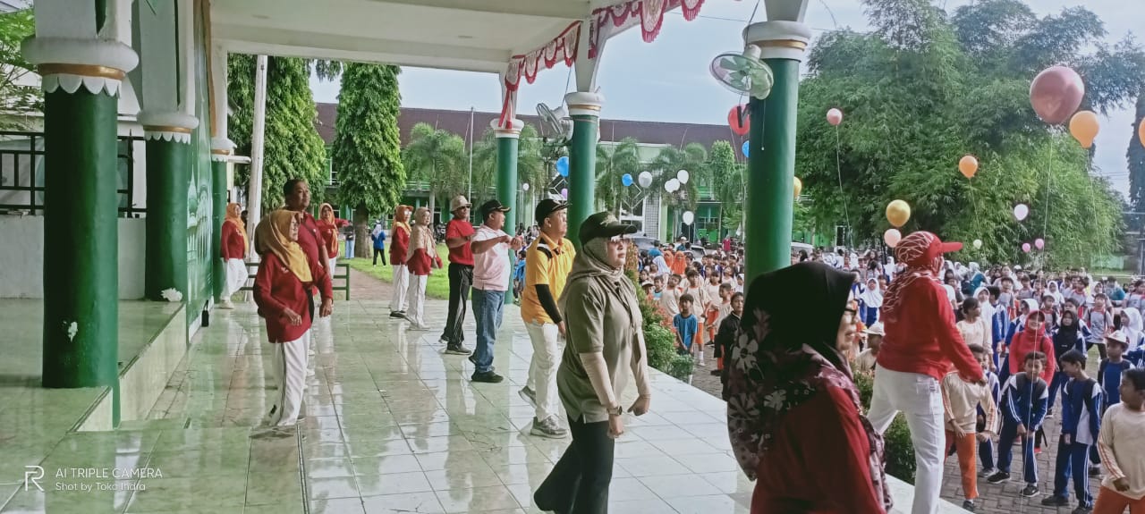 kilas-balik-memukau-patrang-kisah-ribuan-langkah-dalam-jalan-sehat-sejarah-yang-mengguncang-jiwa-guru-20251214