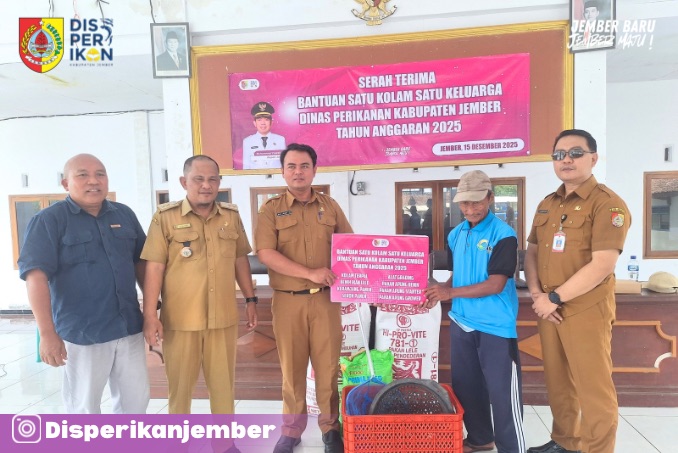 dinas-perikanan-serahkan-bantuan-program-satu-kolam-satu-keluarga-di-desa-gugut-20251215