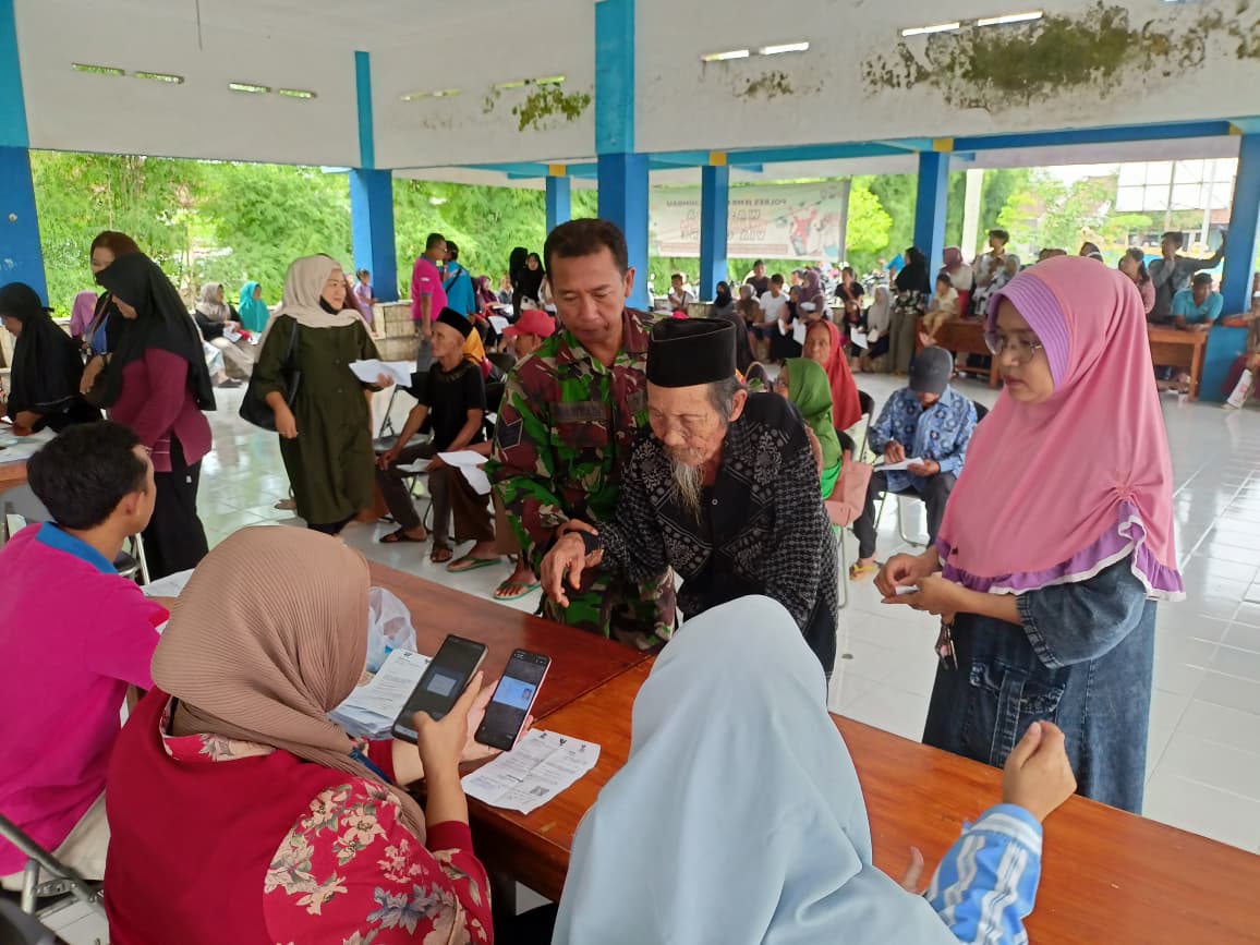 penyaluran-blts-kesra-tahap-ii-di-kelurahan-tegal-besar-berjalan-tertib-dan-penuh-rasa-syukur-20251220