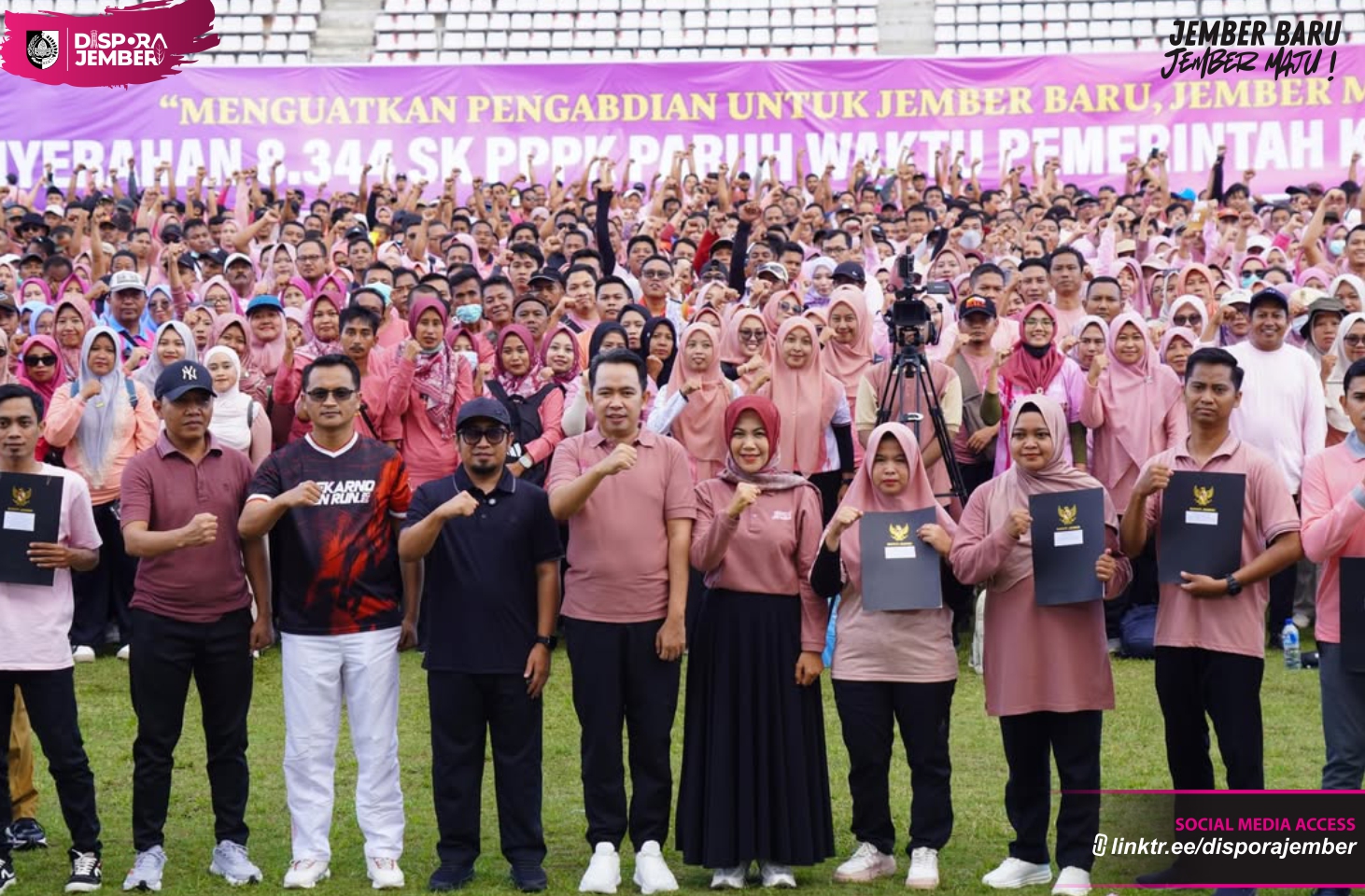 bupati-jember-serahkan-8344-sk-pppk-paruh-waktu-tekankan-profesionalisme-dan-pengadian-20251223