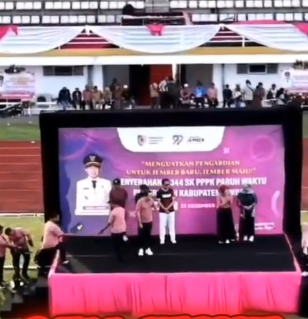 tiga-staf-kelurahan-kepatihan-terima-sk-pppk-paruh-waktu-ribuan-non-asn-di-jember-dapat-kepastian-status-20251225