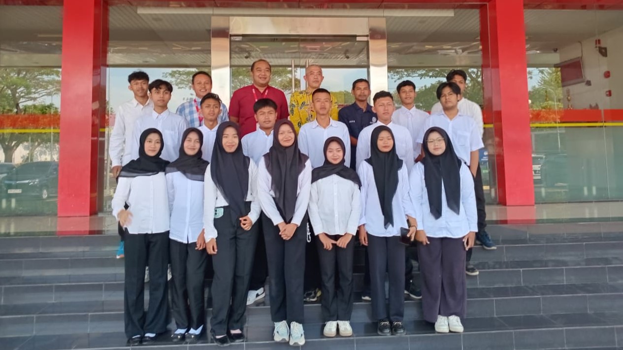 disnaker-jember-antar-17-peserta-pelatihan-masuk-dunia-kerja-di-industri-ritel-modern-20260604