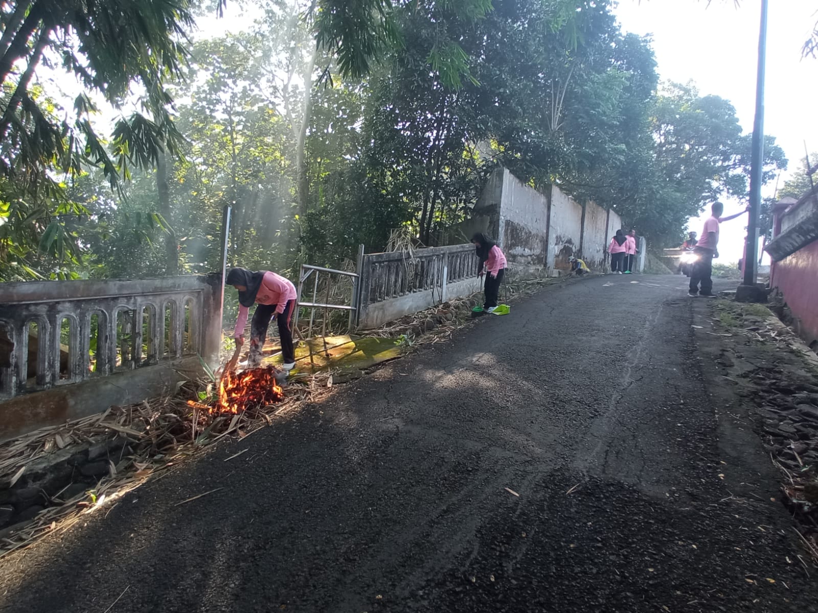 tak-sekadar-resik-resik-jumat-bersih-jember-lor-pererat-kekompakan-aparatur-20260605