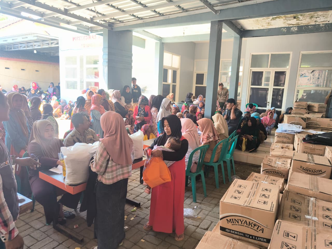 jaga-daya-tahan-ekonomi-masyarakat-bantuan-pangan-disalurkan-kepada-1782-kpm-di-pringgondani-20260609