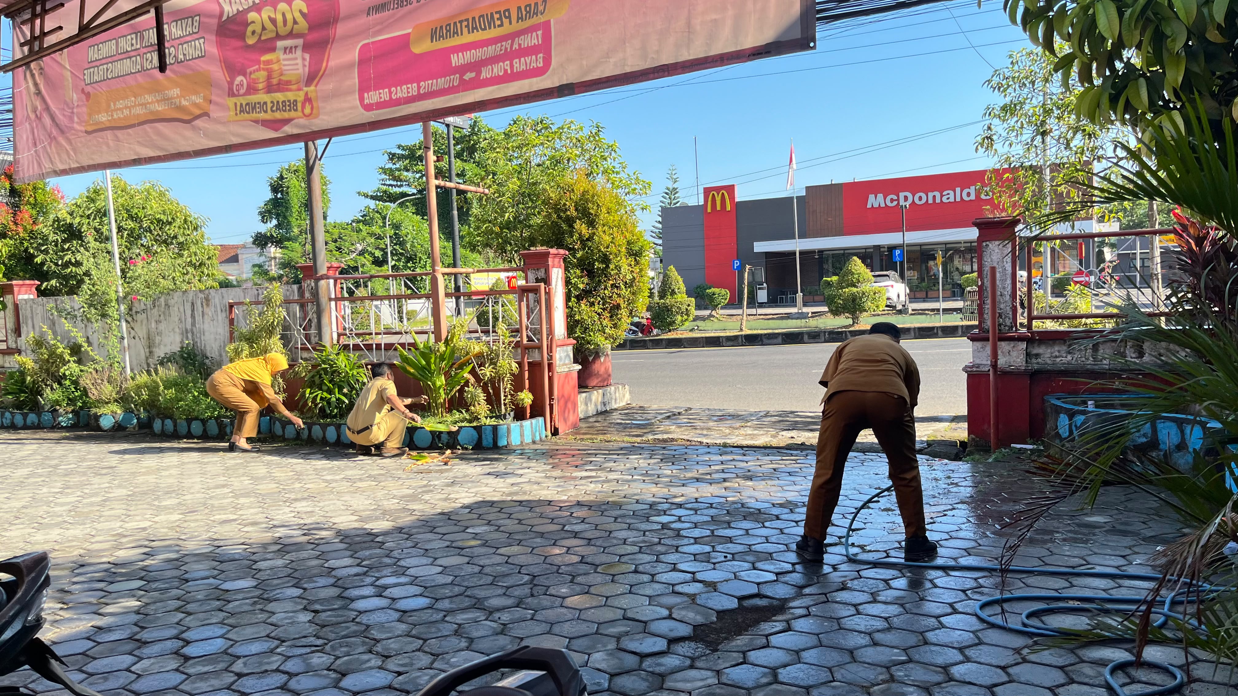 konsisten-jaga-kebersihan-lingkungan-seluruh-kelurahan-di-kecamatan-kaliwates-gelar-korve-rutin-20260609