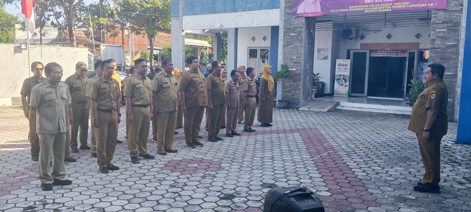 apel-pagi-disnaker-jember-kadis-tekankan-disiplin-asn-dan-penguatan-koordinasi-antarbidang-20260609