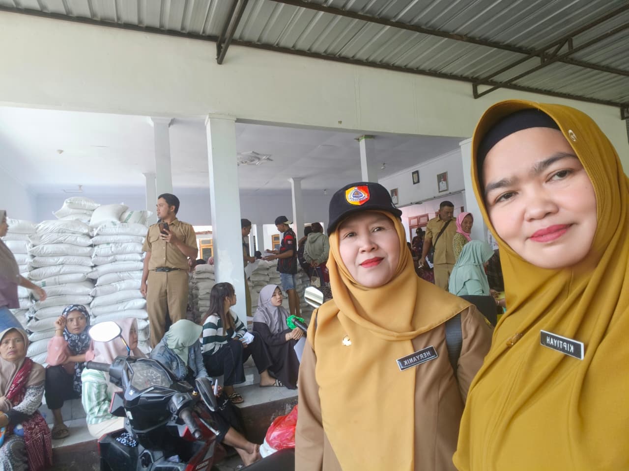 1705-warga-sumberpakem-terima-bantuan-pangan-warga-apresiasi-program-pemerintah-20260609