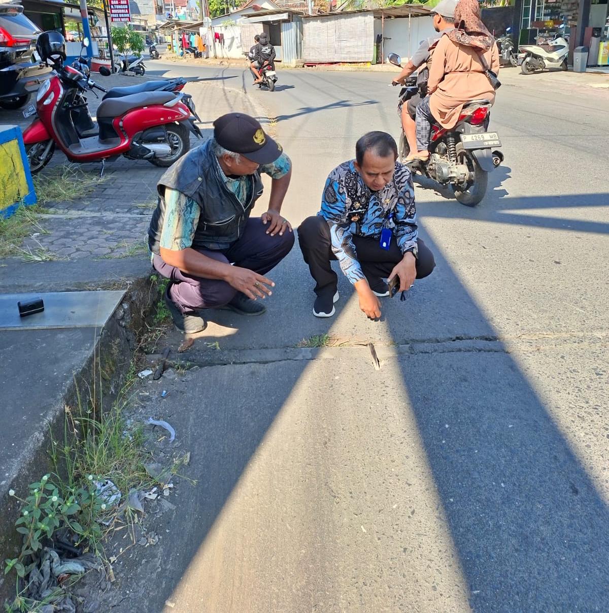 keluhan-warga-di-live-tiktok-gus-bupati-langsung-perintahkan-cek-jembatan-patemon-tanggul-20260611