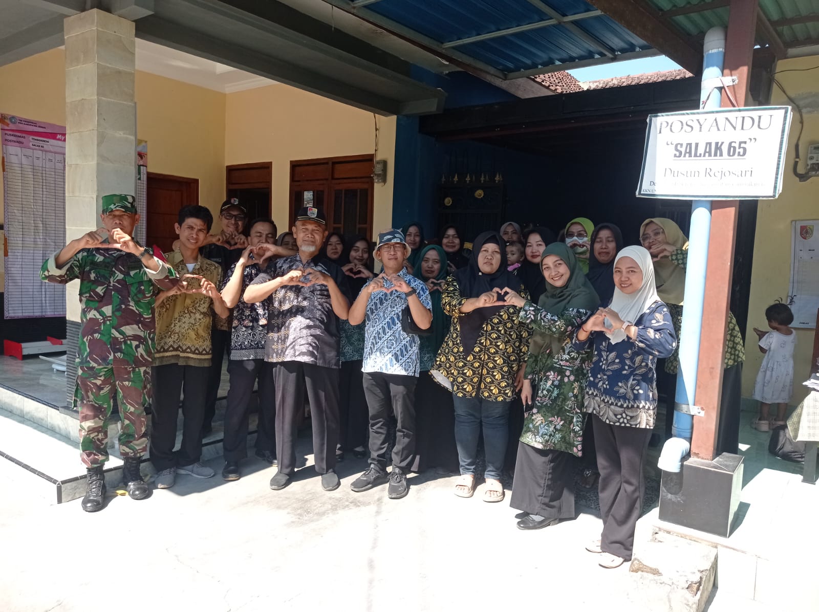 sekcam-gumukmas-lakukan-monitoring-posyandu-di-desa-tembokrejo-20260611