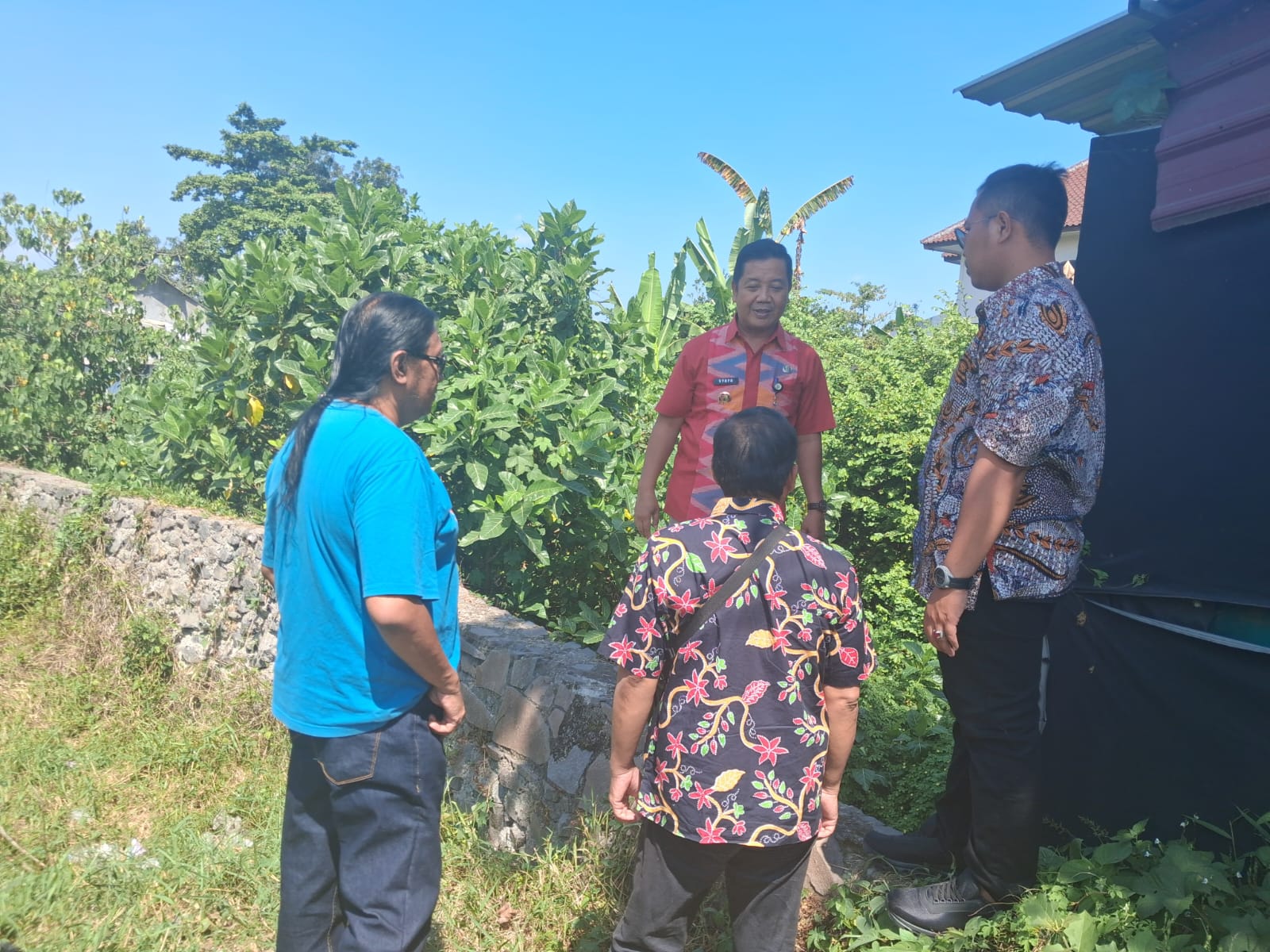 camat-sukorambi-tinjau-bangunan-di-area-jembatan-sungai-desa-jubung-tegaskan-penataan-sesuai-aturan-20260613