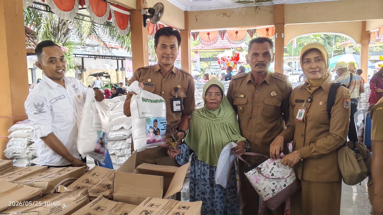 camat-tempurejo-turun-langsung-awasi-distribusi-bantuan-pangan-presiden-prabowo-subianto-20260615