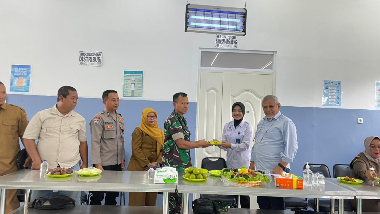 sinergi-lintas-instansi-muspika-jombang-dan-perangkat-desa-hadiri-pembukaan-sppg-mbg-di-sarimulyo-20260615