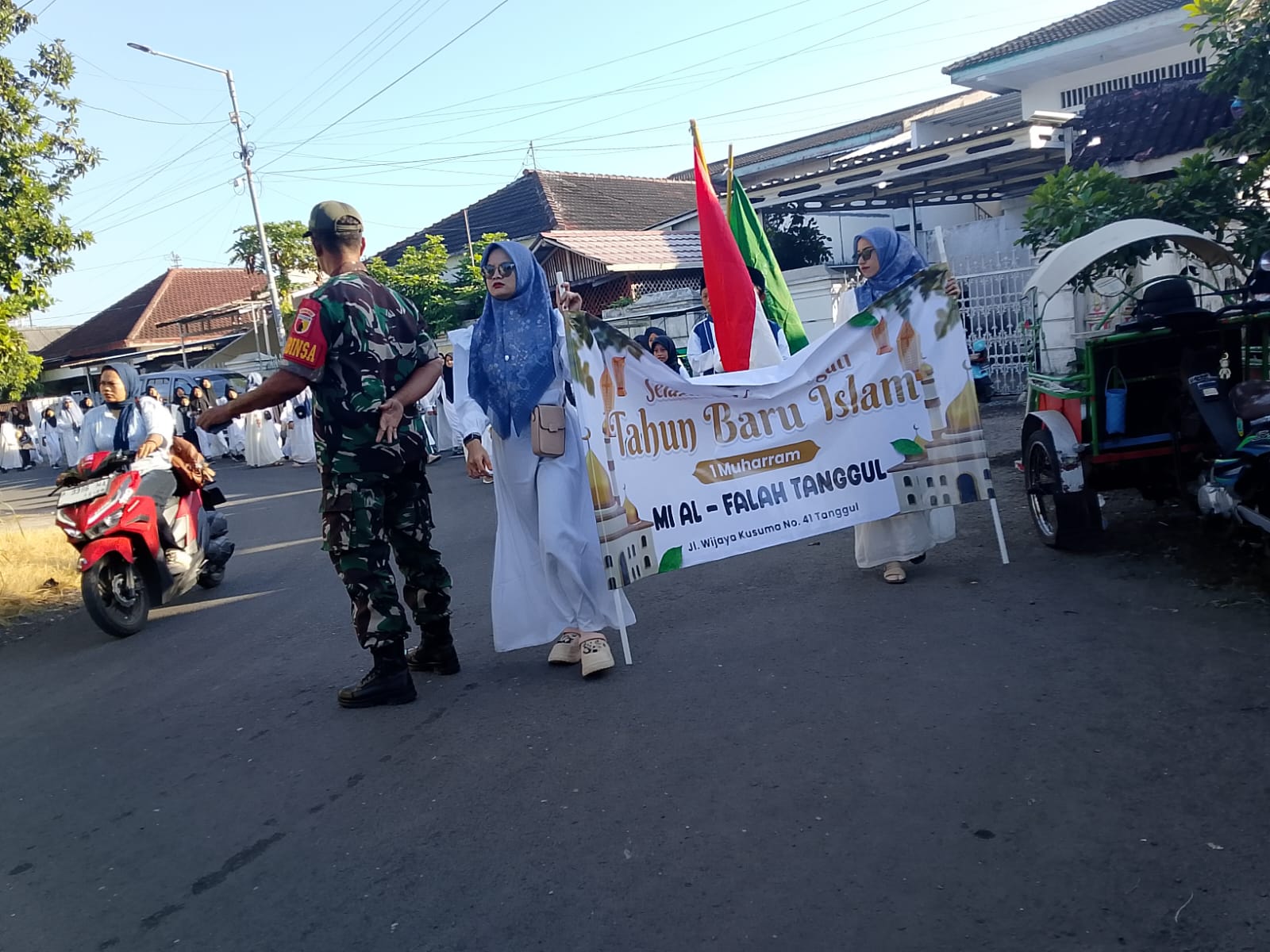 ribuan-santri-dan-warga-kecamatan-tanggul-meriahkan-kirab-sambut-tahun-baru-islam-20260616