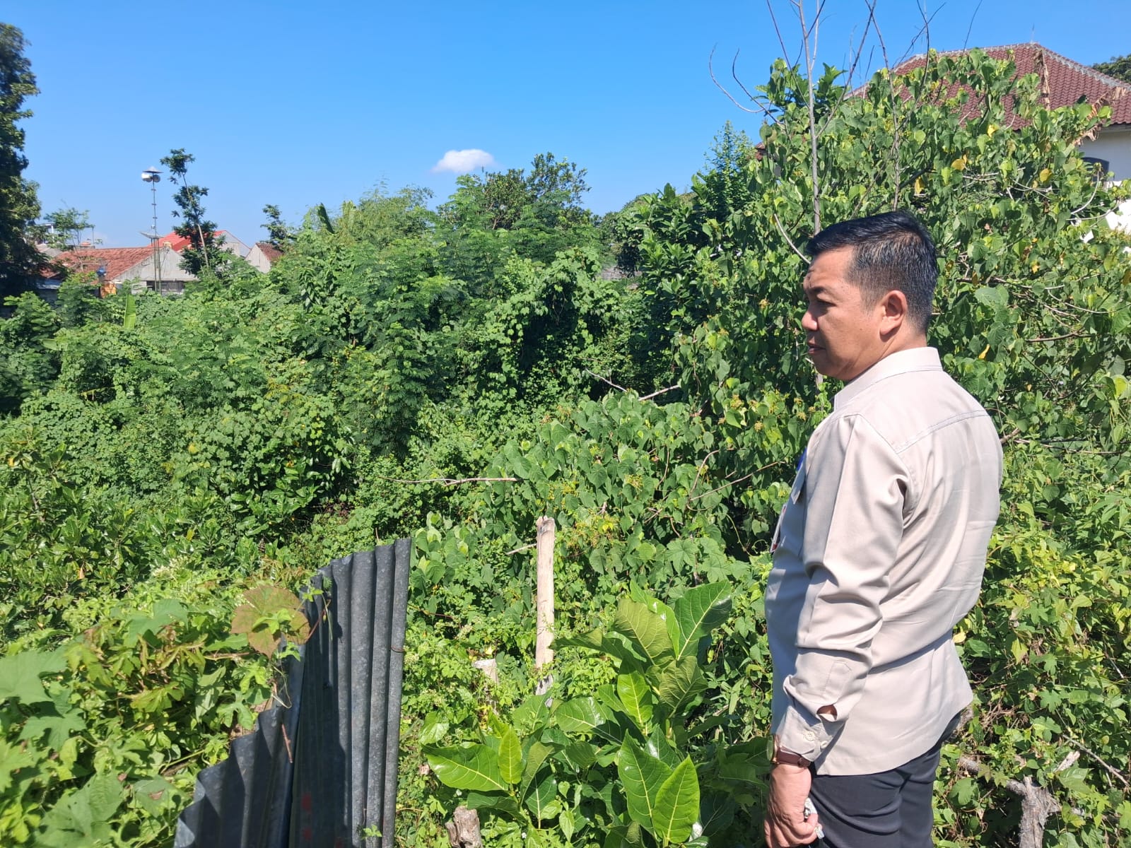 camat-sukorambi-tindaklanjuti-laporan-bangunan-liar-di-atas-jembatan-desa-jubung-20260621
