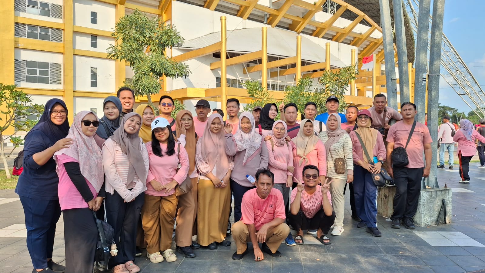 ratusan-asn-dan-warga-kembali-ramaikan-osma-di-jember-sport-garden-20260624