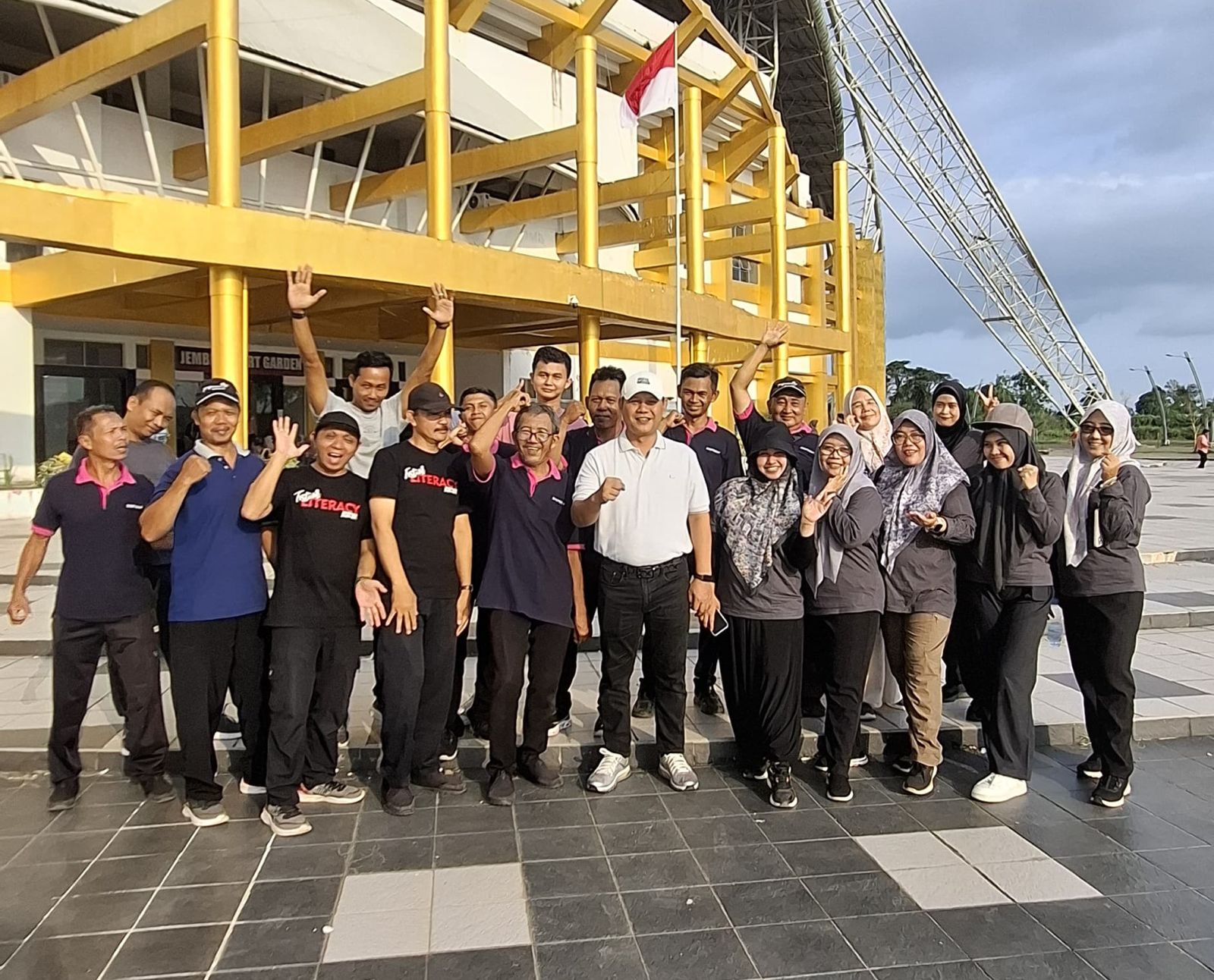 dispusip-jember-ramaikan-osma-di-stadion-jsg-perkuat-kebugaran-dan-sinergi-antar-opd-20260624
