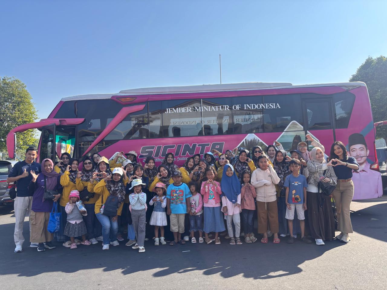 bus-si-cinta-dorong-wisata-terjangkau-dan-berdayakan-ekonomi-lokal-kunjungan-ke-watu-ulo-disambut-antusias-20260707