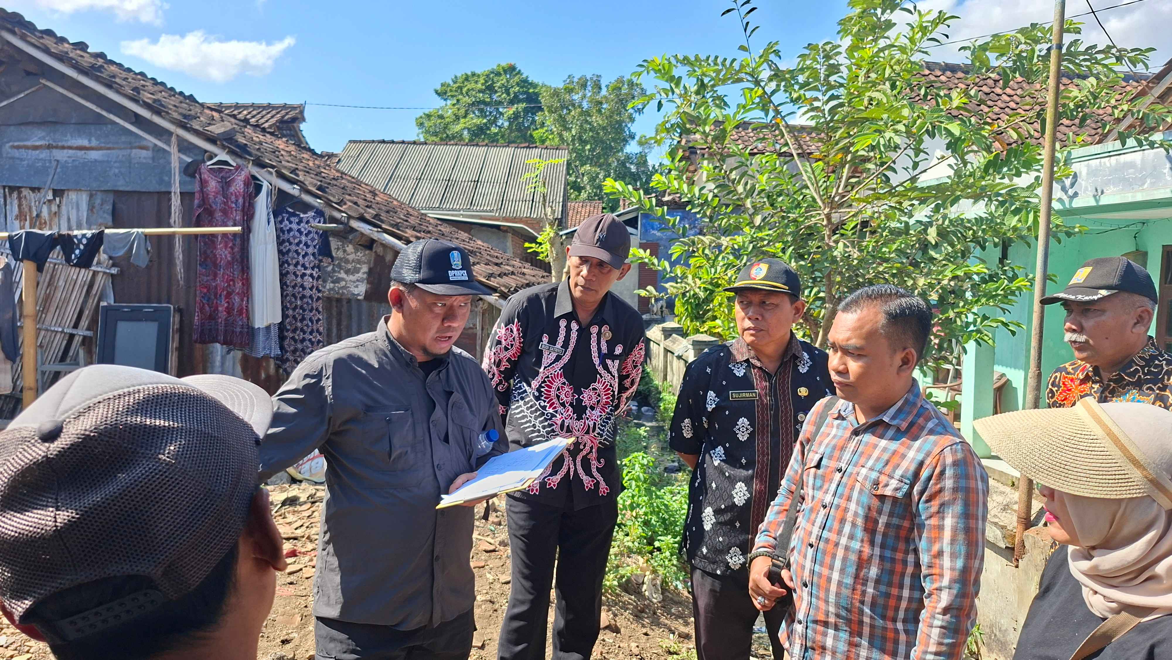sekcam-dan-lurah-jember-kidul-dampingi-dinas-provinsi-survei-lokasi-pembangunan-drainase-di-rw-5-20260710