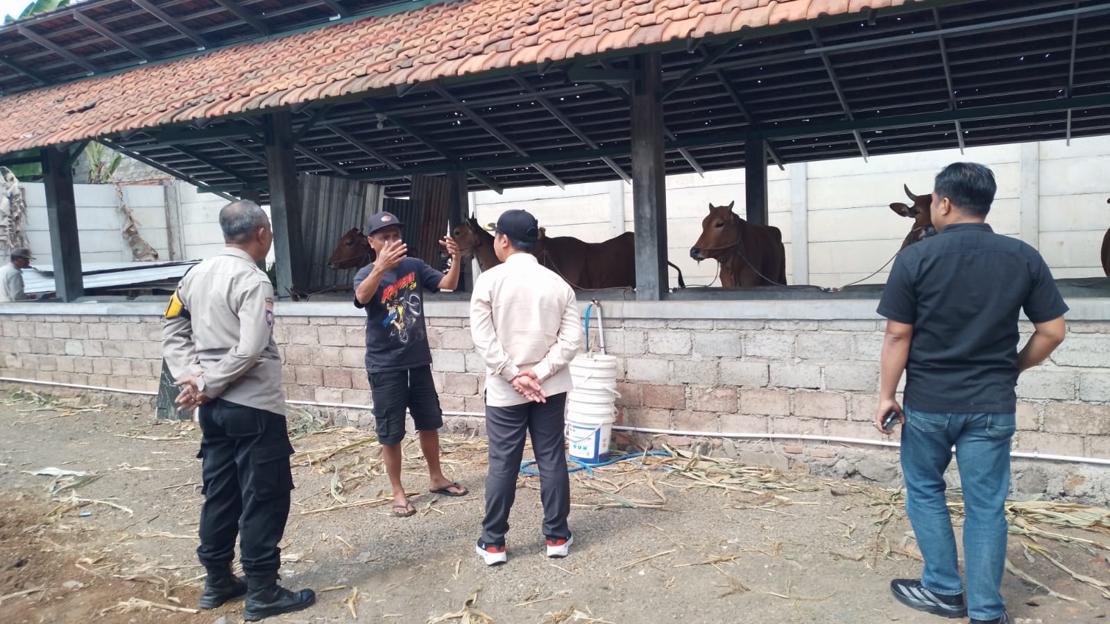 gerak-cepat-tindak-lanjuti-aduan-wadul-guse-kecamatan-sukorambi-mediasi-keluhan-warga-terkait-peternakan-sapi-20260710