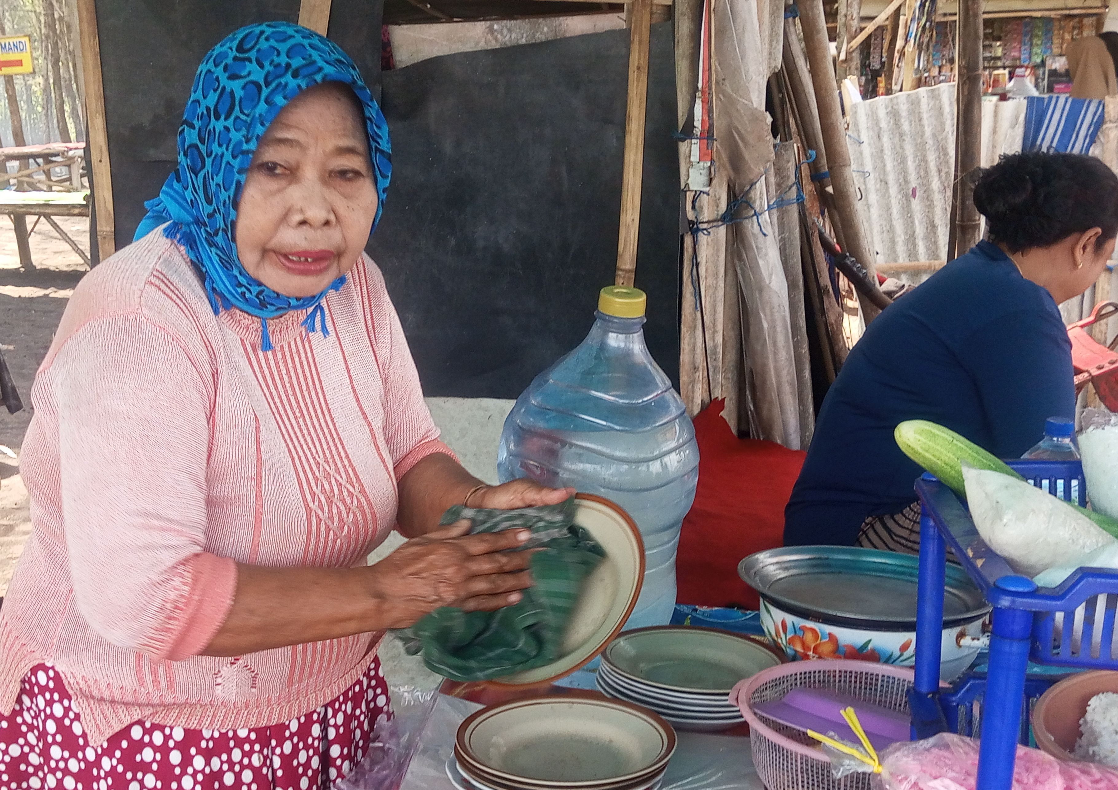 kunjungan-wisatawan-membeludak-pantai-cemara-puger-jadi-berkah-umkm-lokal-20260711