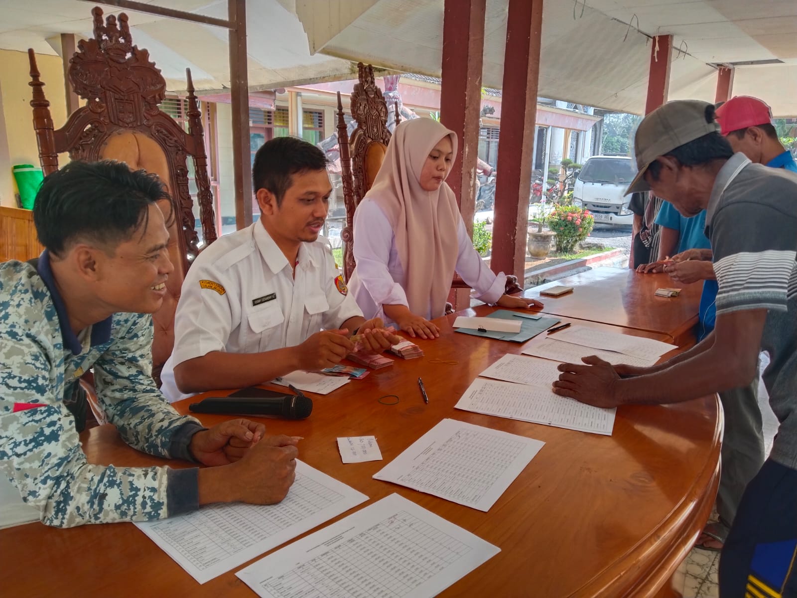 hari-kedua-penyaluran-insentif-rtrw-kecamatan-umbulsari-lanjutkan-komitmen-tingkatkan-pelayanan-masyarakat-20260715