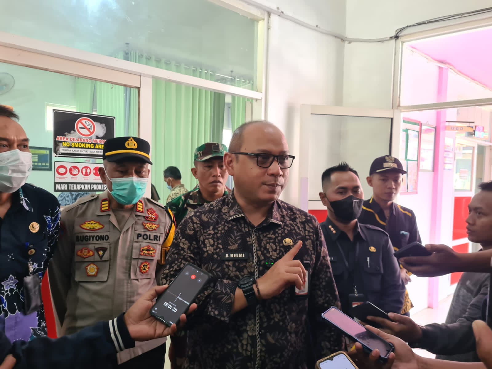 camat-bangsalsari-dampingi-satgas-mbg-sidak-sppg-pascapuluhan-siswa-keracunan-20260717