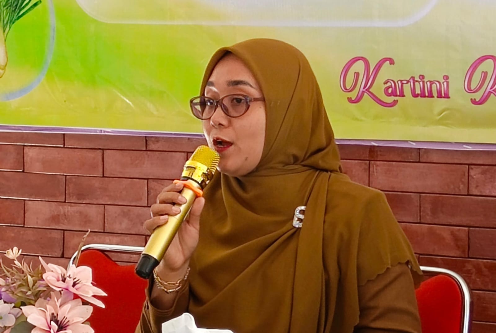 mahasiswa-unej-edukasi-pemanfaatan-serai-dan-jahe-merah-lewat-program-promahadesa-di-kranjingan-20260720