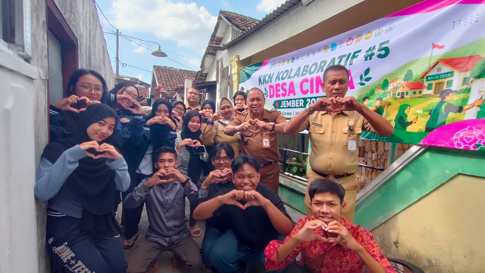 lurah-jember-lor-kawal-kkn-tiga-kampus-program-pengelolaan-sampah-jadi-andalan-20260721