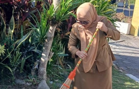 aparatur-kelurahan-kranjingan-kompak-gelar-korve-20260721