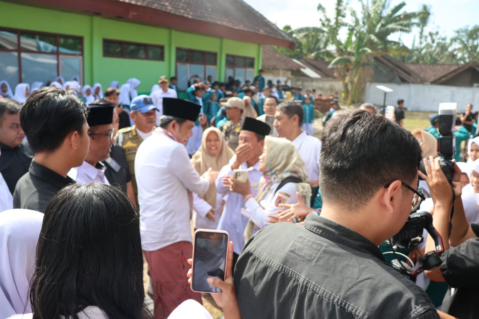 satpol-pp-jember-amankan-kegiatan-bunga-desaku-di-kecamatan-mayang-pastikan-acara-berjalan-aman-dan-tertib-20260723