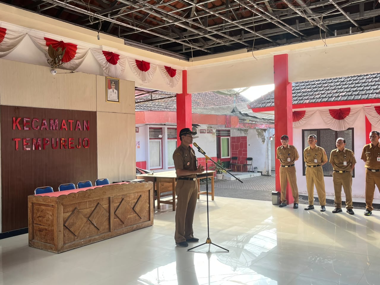 pacu-target-pbb-dan-persiapan-hut-ri-camat-tempurejo-pimpin-apel-rutin-aparatur-20260727