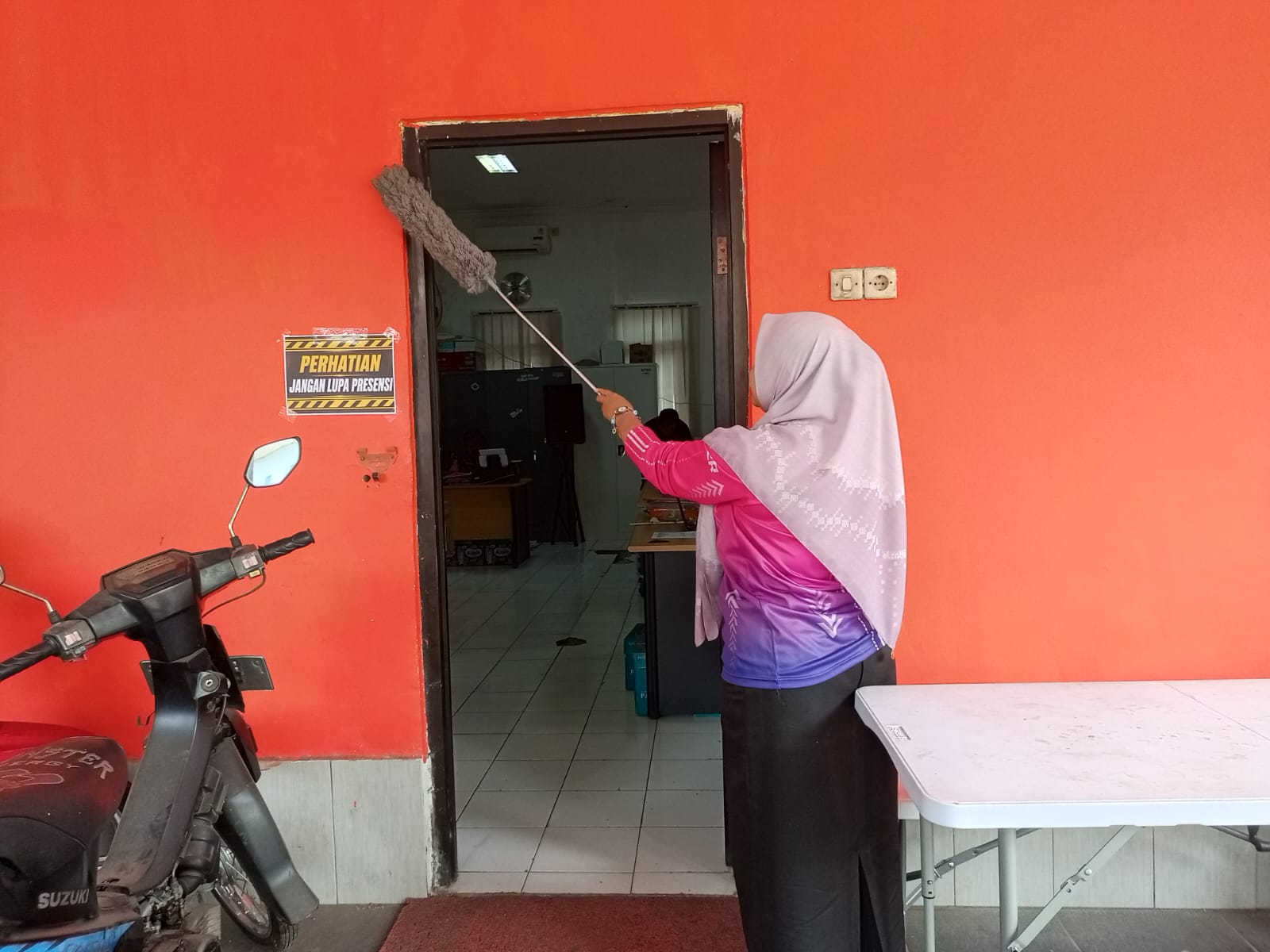 bpbd-jember-perkuat-budaya-eco-office-lewat-korve-rutin-kebersihan-kantor-dan-perawatan-peralatan-trc-jadi-prioritas-20260731