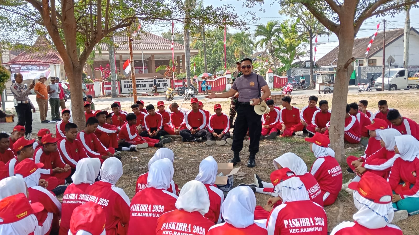 suntikkan-semangat-patriotisme-generasi-muda-kapolsek-rambipuji-turun-langsung-gembleng-paskibra-hut-ke-81-ri-20260804