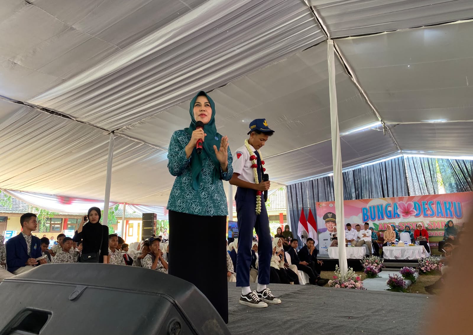 momen-hangat-ning-gytha-eka-puspita-bersama-siswa-dalam-apel-bunga-desaku-di-sumberbaru-20260810