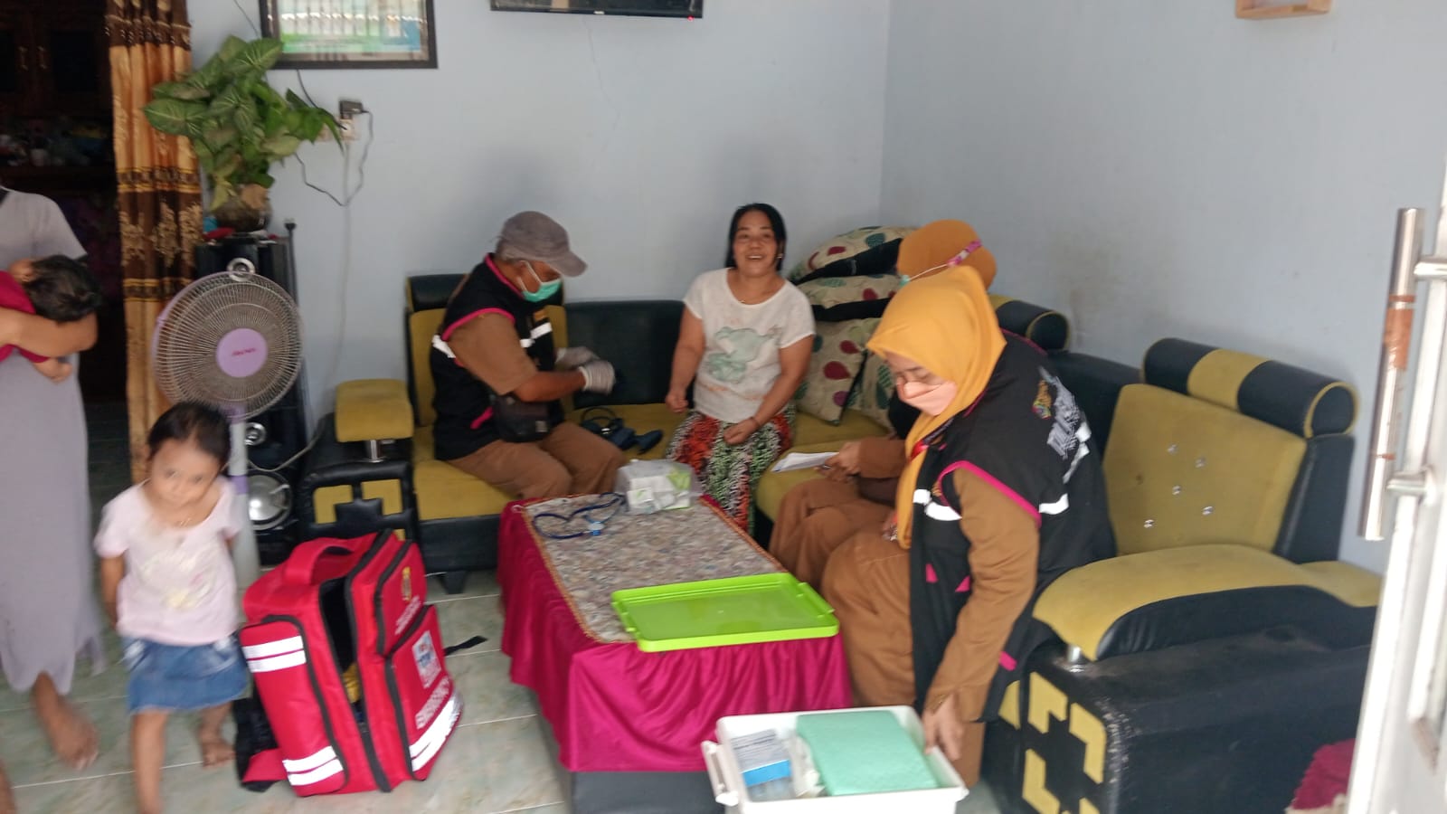 tim-homecare-rambipuji-jemput-bola-layani-warga-lansia-dan-difabel-di-pelosok-desa-20260811