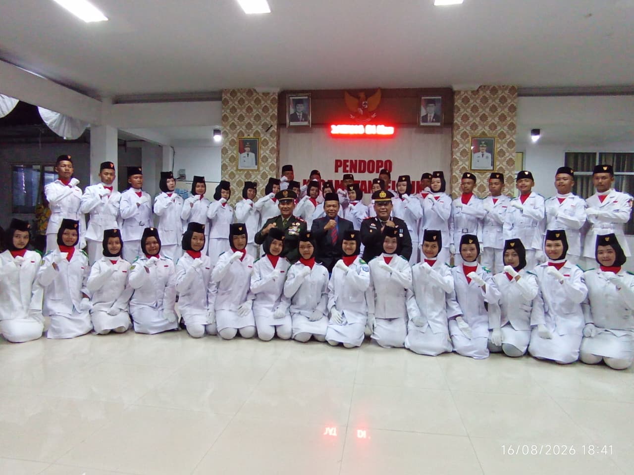 pengukuhan-paskibra-kecamatan-jelbuk-momentum-meneguhkan-disiplin-dan-nasionalisme-20260817