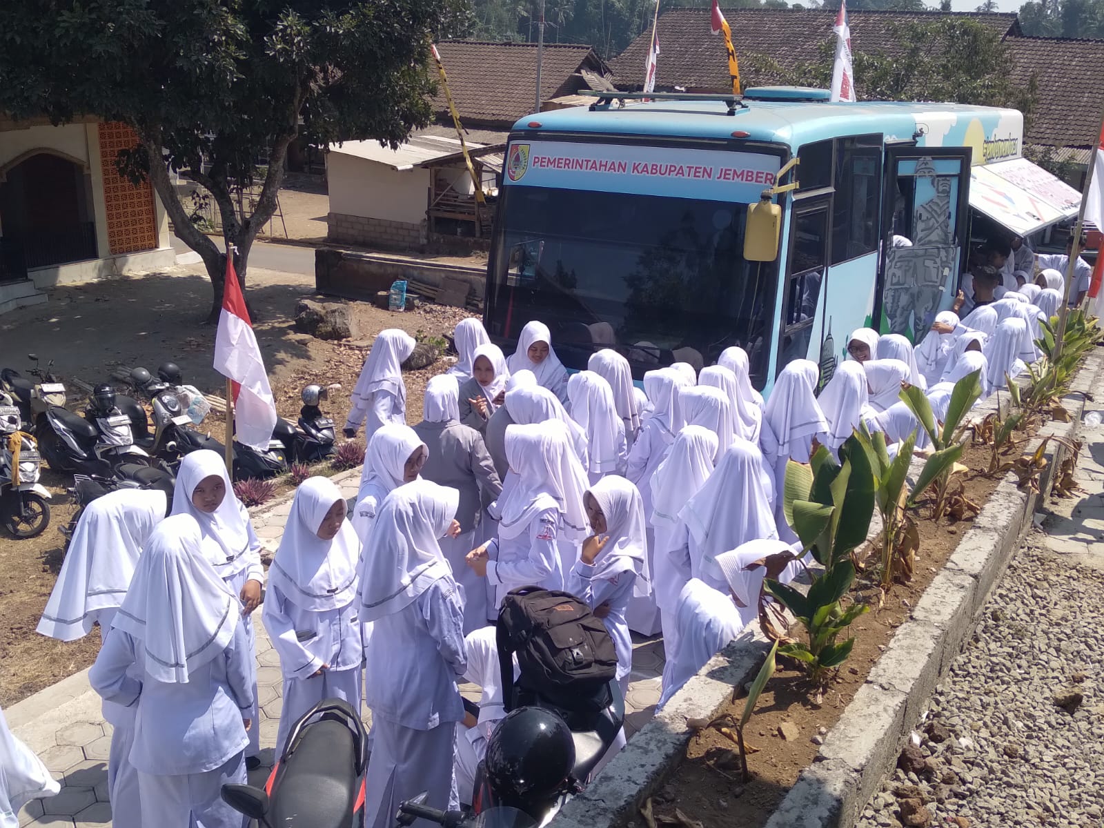 perpustakaan-keliling-hadirkan-gelar-pustaka-di-smk-medika-farma-kalisat-20260819