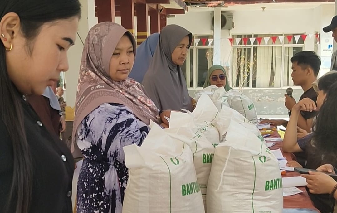 bapang-disalurkan-748-warga-slawu-terima-beras-produksi-petani-jember-20260819