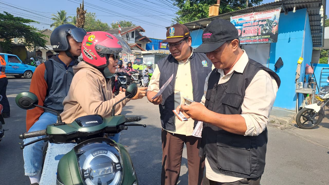 cek-surat-hingga-pajak-kendaraan-bapenda-jember-kembali-gelar-operasi-gabungan-di-timbangan-terminal-tawang-alun-jember-20260821