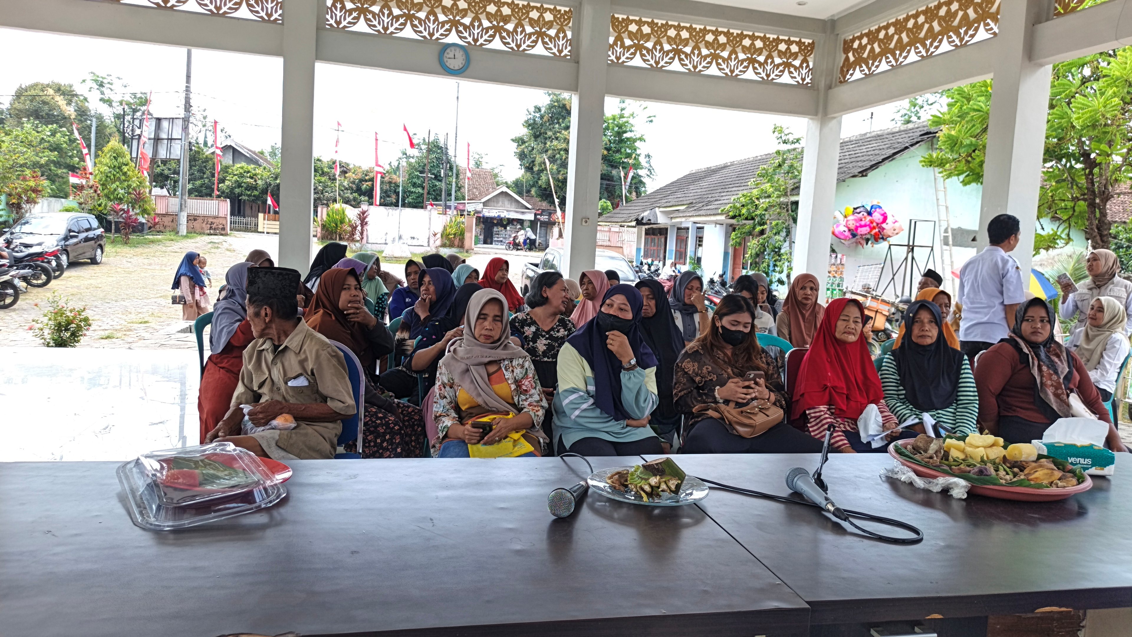 bapang-disalurkan-748-kpm-desil-1-4-kelurahan-slawu-terima-beras-hasil-panen-petani-jember-20260820