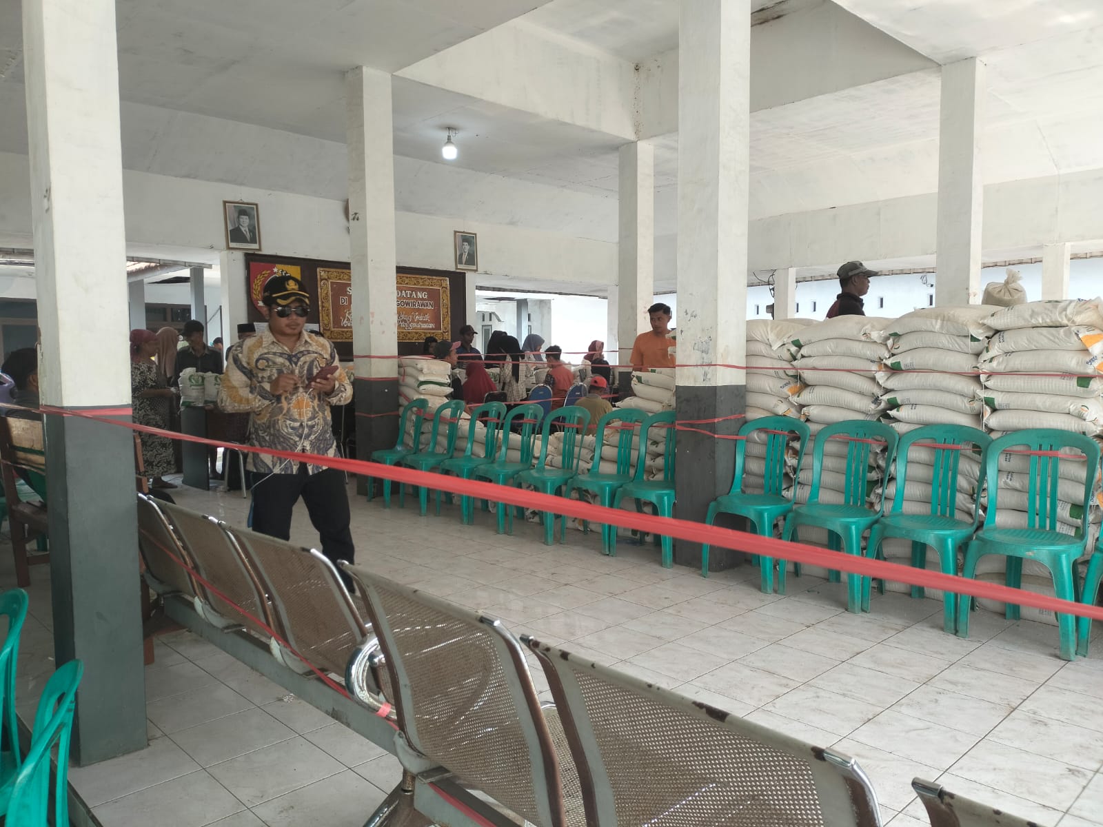 penyaluran-bantuan-pangan-di-pringgowirawan-2724-keluarga-terima-30-kg-beras-untuk-tiga-bulan-20260820